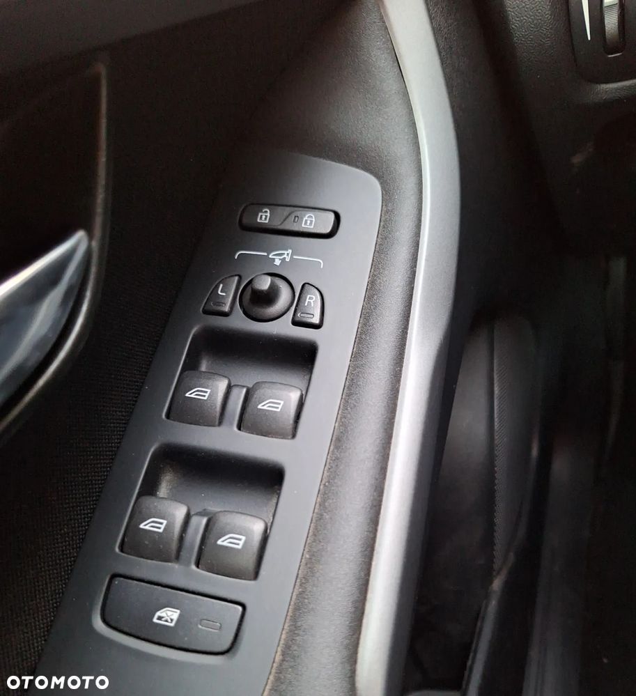 Volvo V40 T2 Momentum - 16