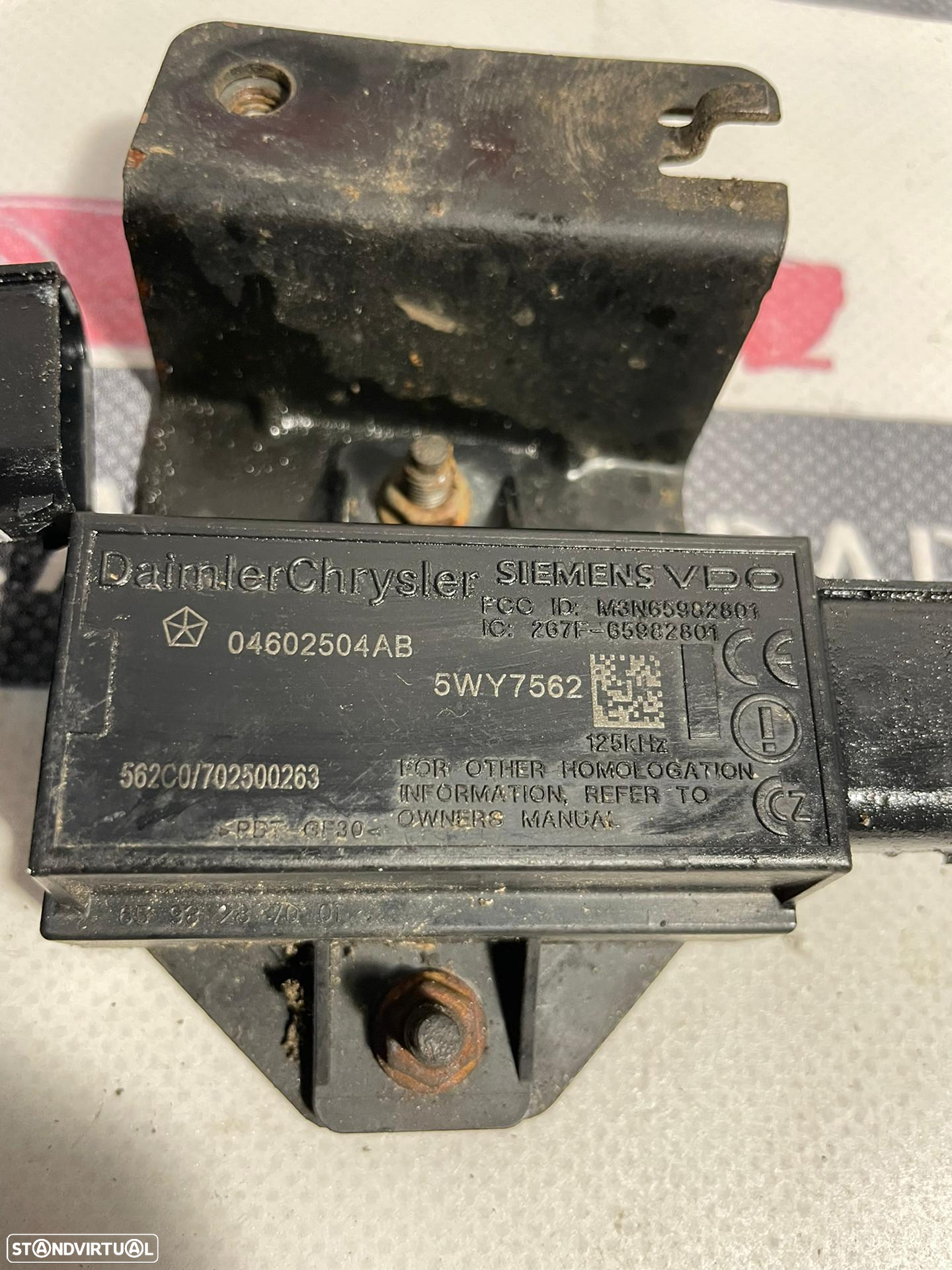 CHRYSLER 300 C  TIRE PRESSURE TRANSPONDER 04602504ab - 2