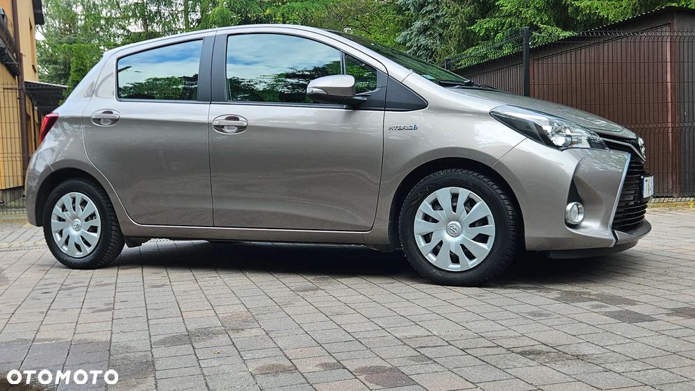 Toyota Yaris Hybrid 100 Dynamic - 16