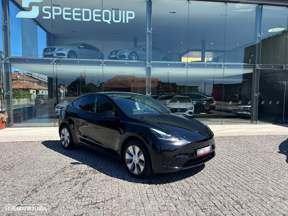Tesla Model Y Standard — fotografia 8