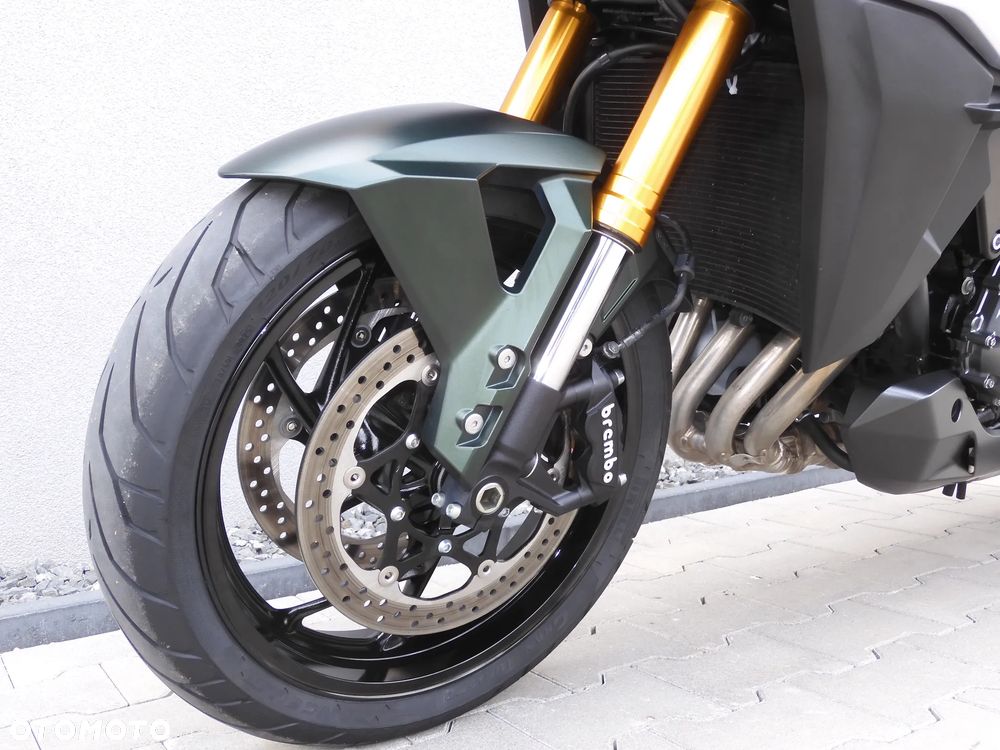 Suzuki GSX - 27