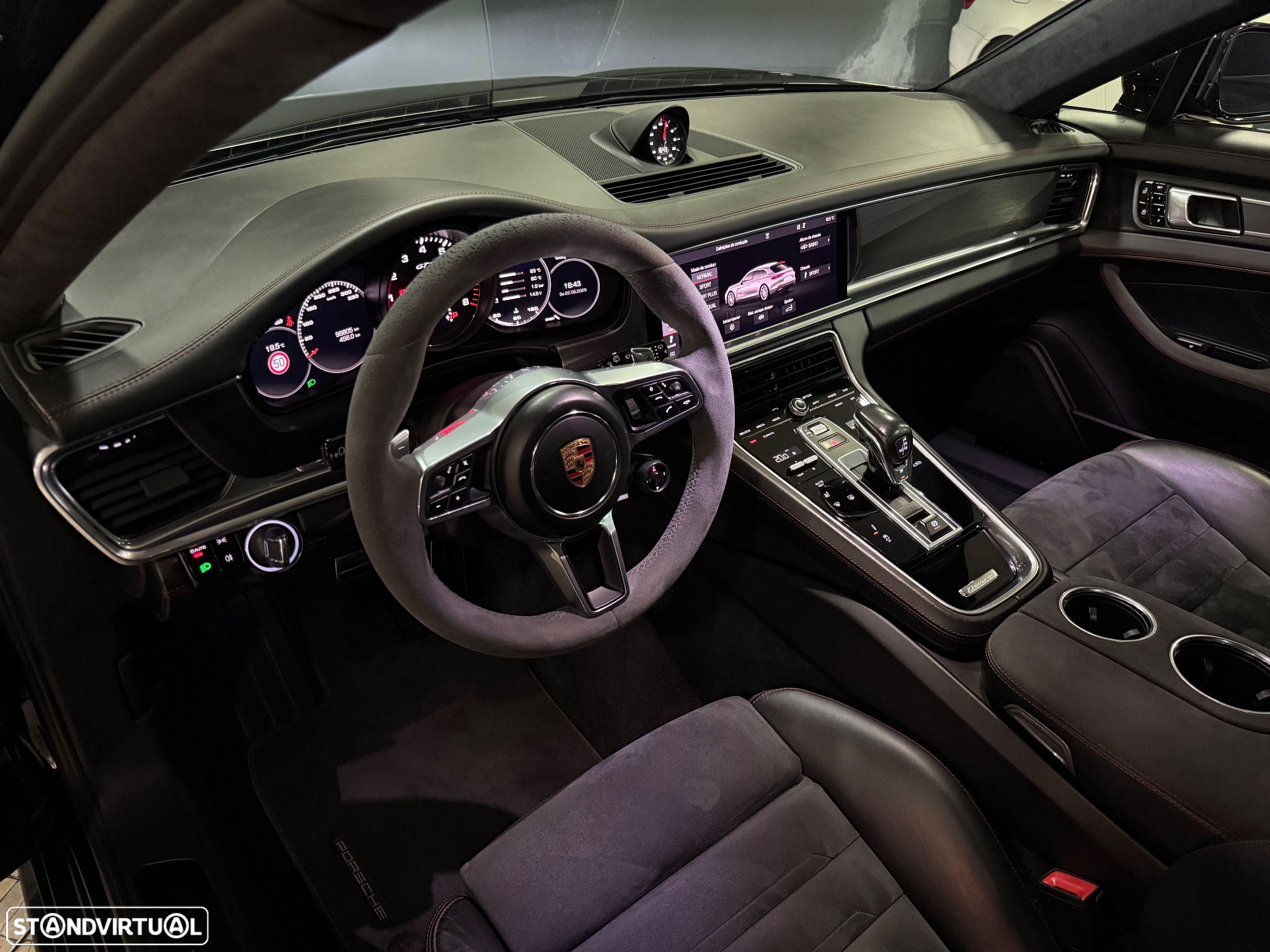 Porsche Panamera Sport Turismo GTS - 19