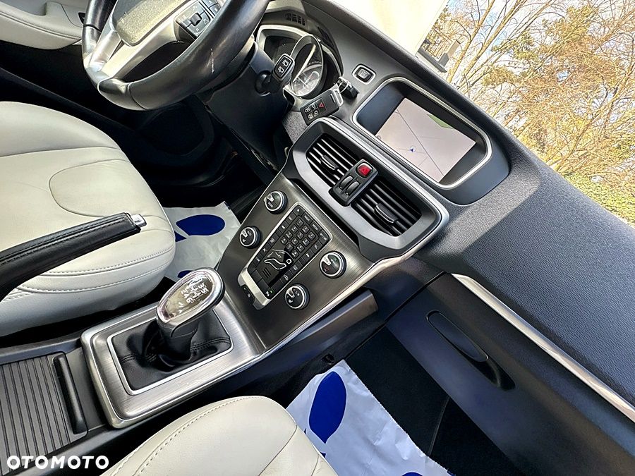 Volvo V40 D2 Summum - 22