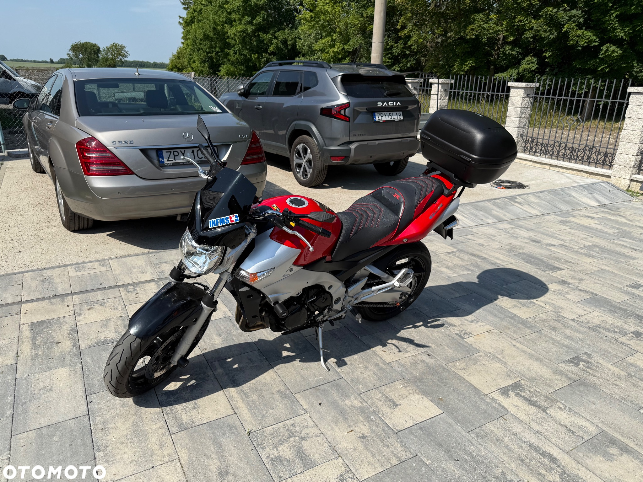 Suzuki GSR - 13