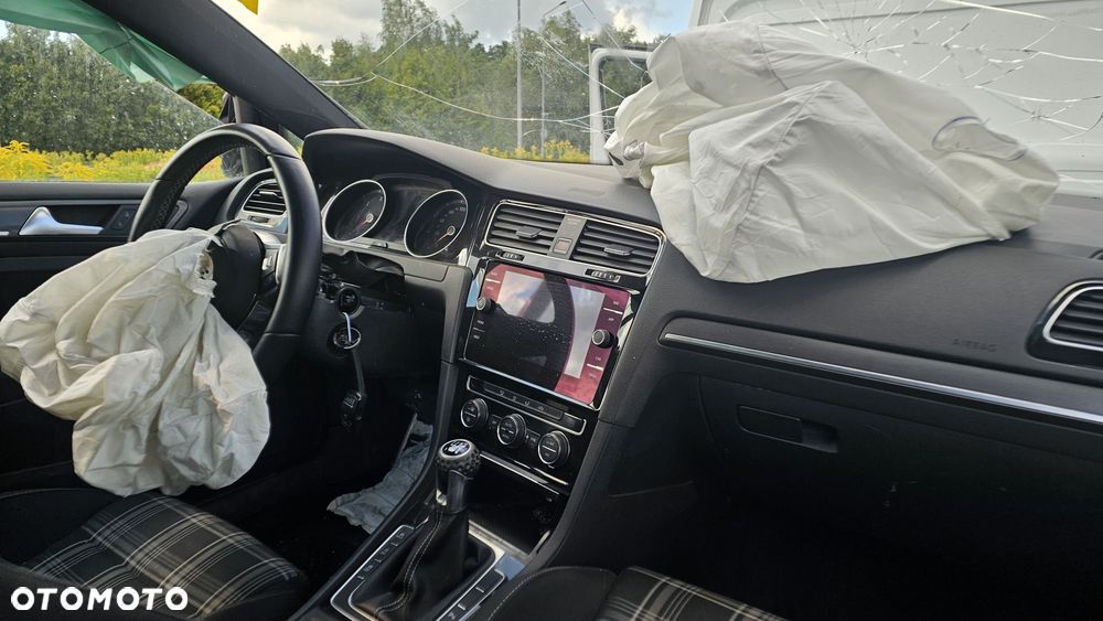 Volkswagen Golf - 6