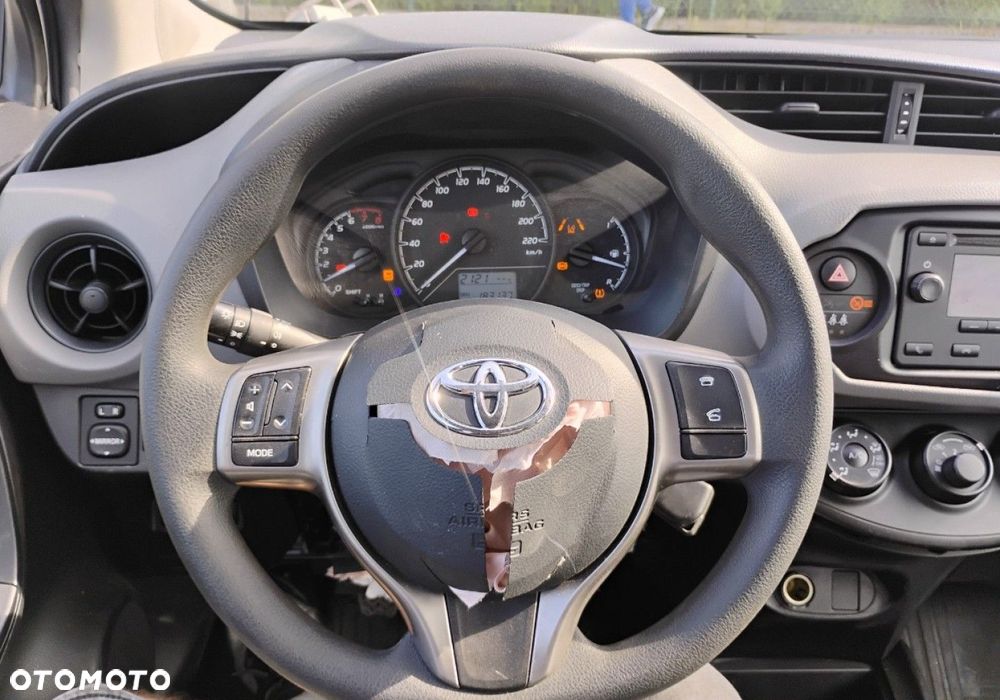 Toyota Yaris - 12