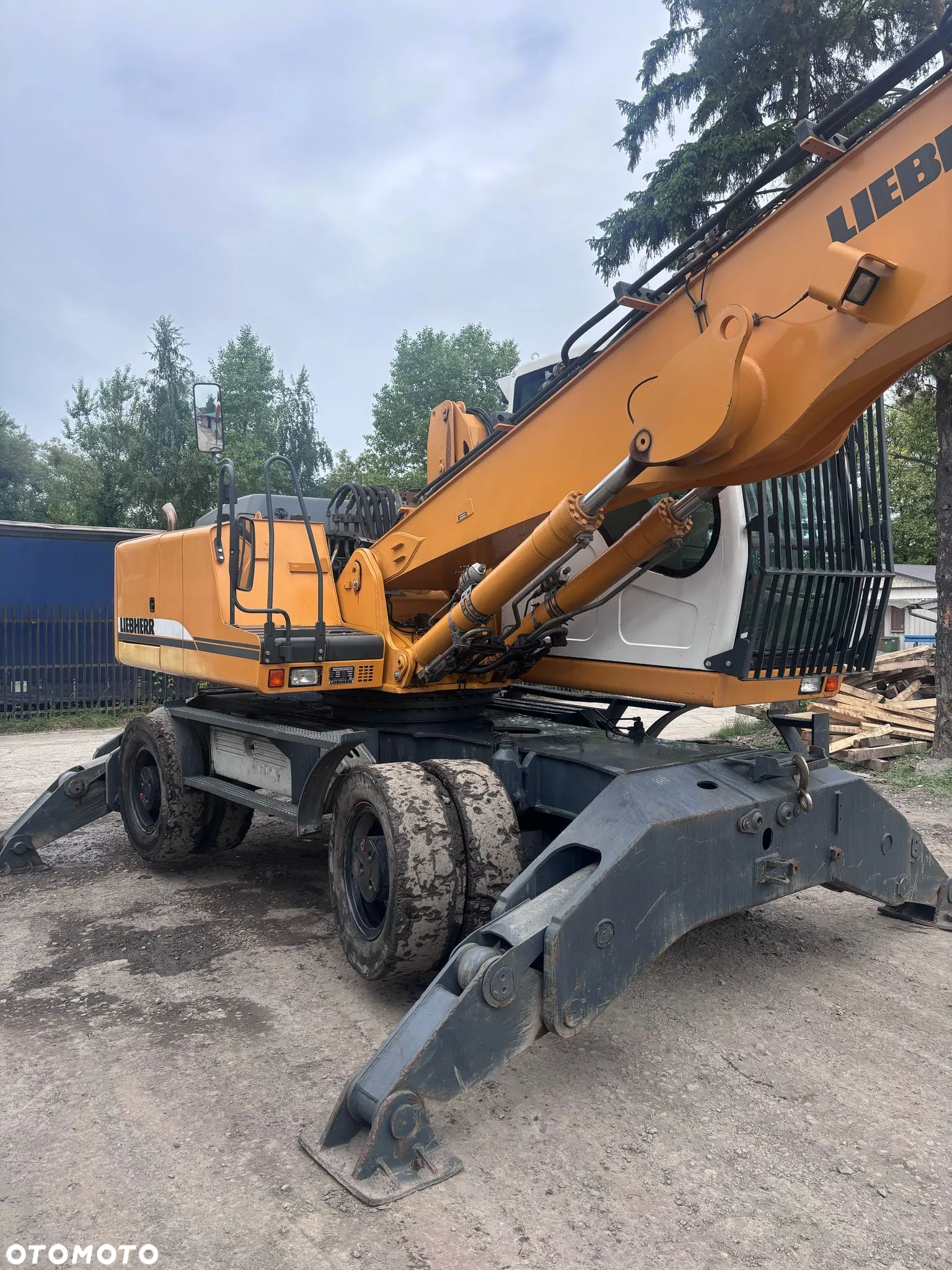 Liebherr A904C - 7