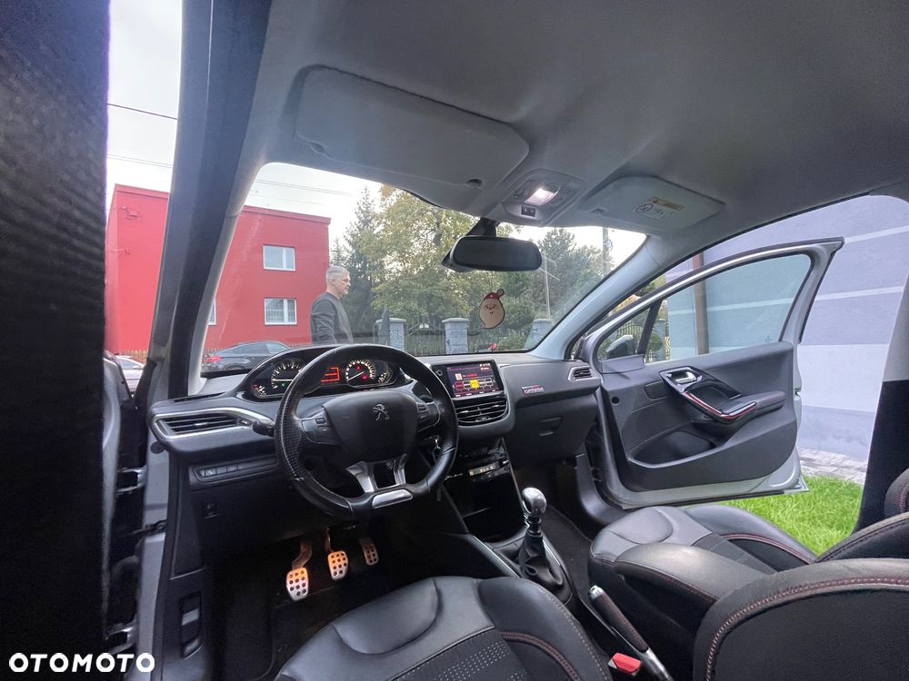Peugeot 208 - 21