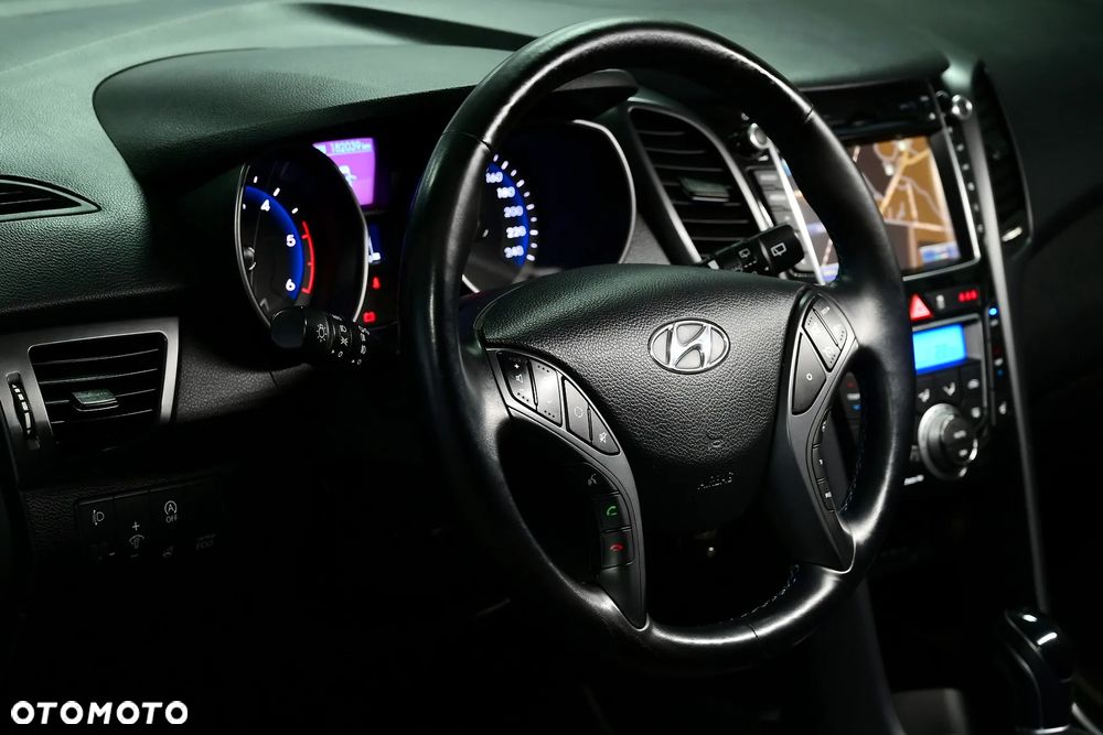 Hyundai i30 blue Kombi 1.6 CRDi DCT Passion - 24