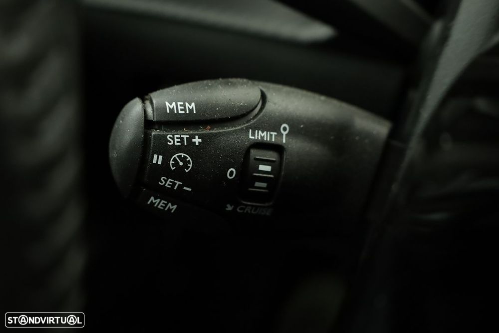 Peugeot 208 1.2 PureTech Style - 18