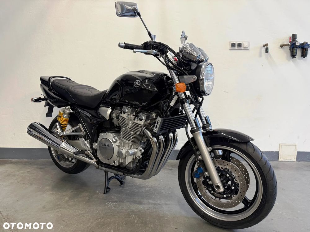 Yamaha XJR - 1
