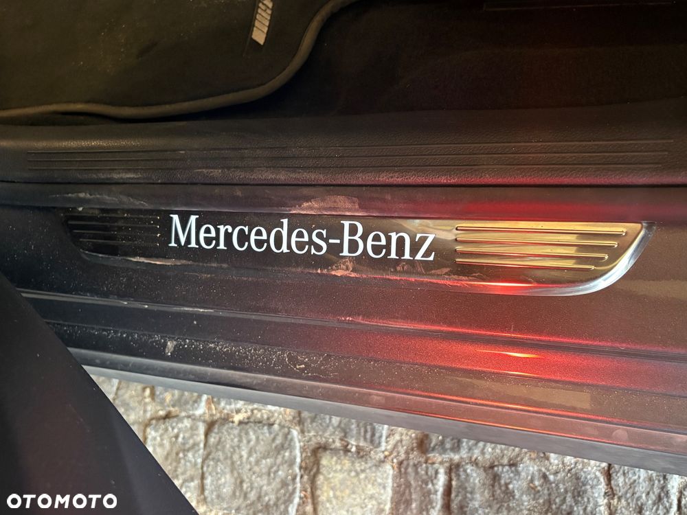 Mercedes-Benz Klasa E 300 d T 9G-TRONIC AMG Line - 19
