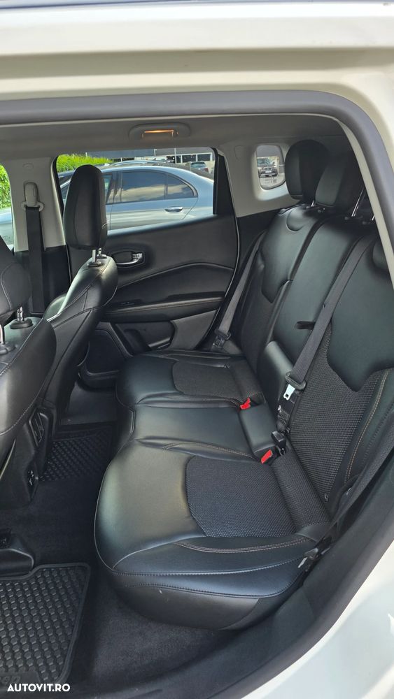 Jeep Compass - 10