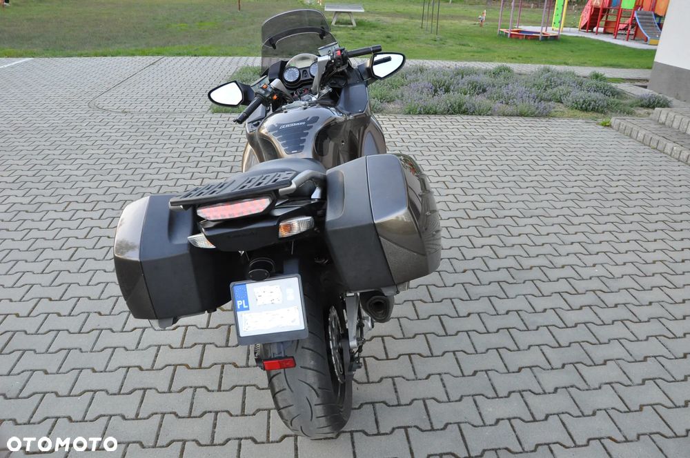 Kawasaki GTR - 4