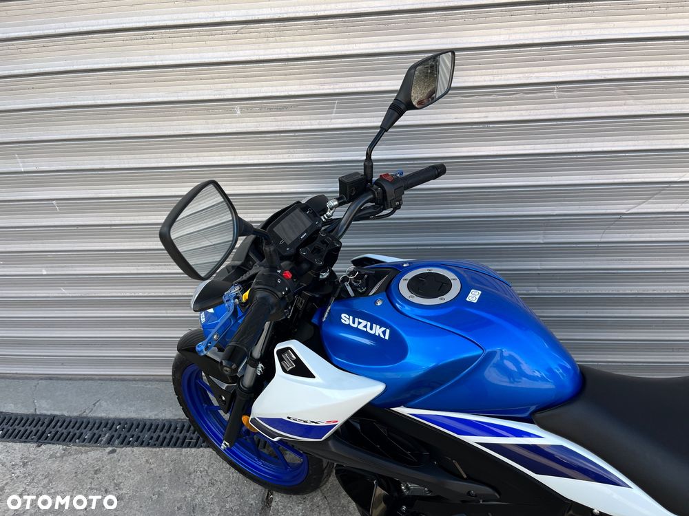 Suzuki GSX - 9