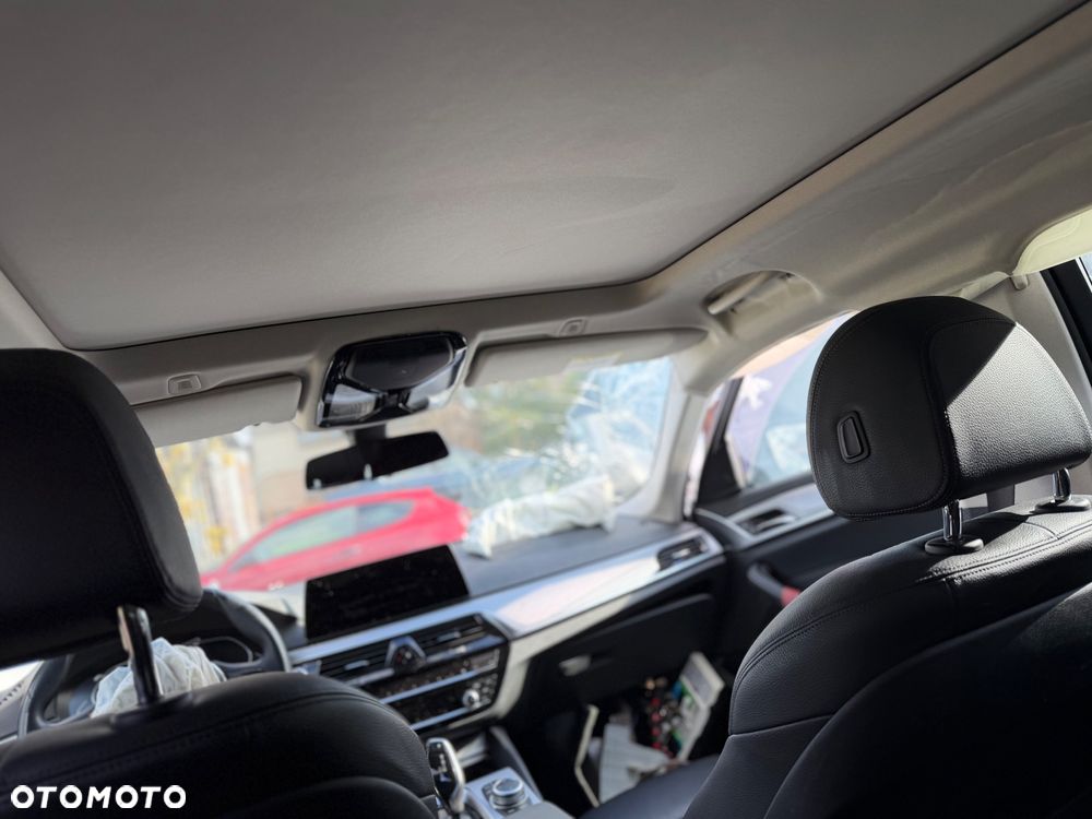 BMW Seria 5 520d xDrive Touring - 10