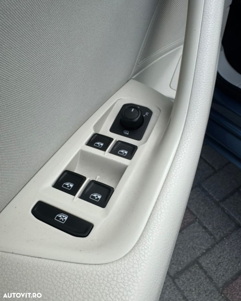 Volkswagen Passat 2.0 TDI Comfortline - 11