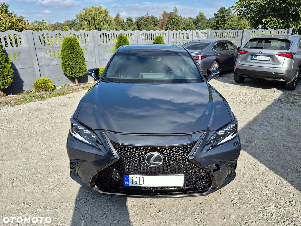 Lexus ES