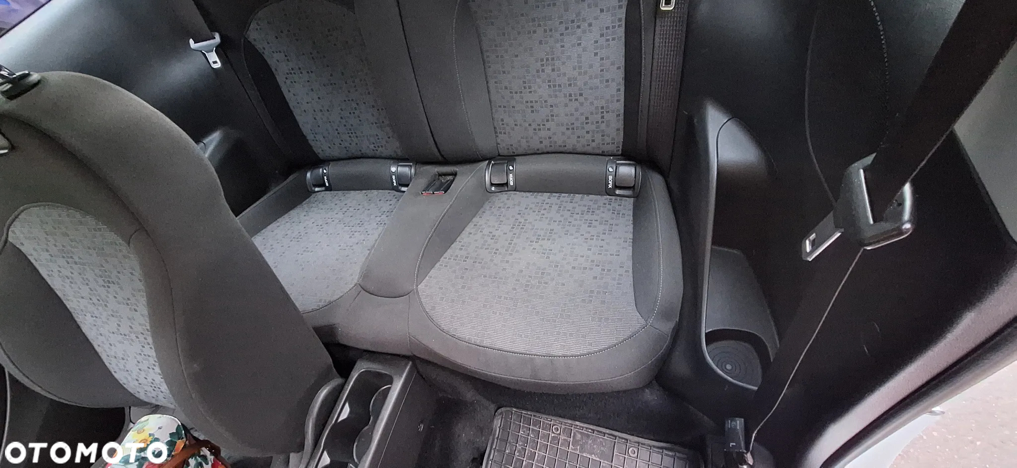 Opel Adam 1.2 - 12