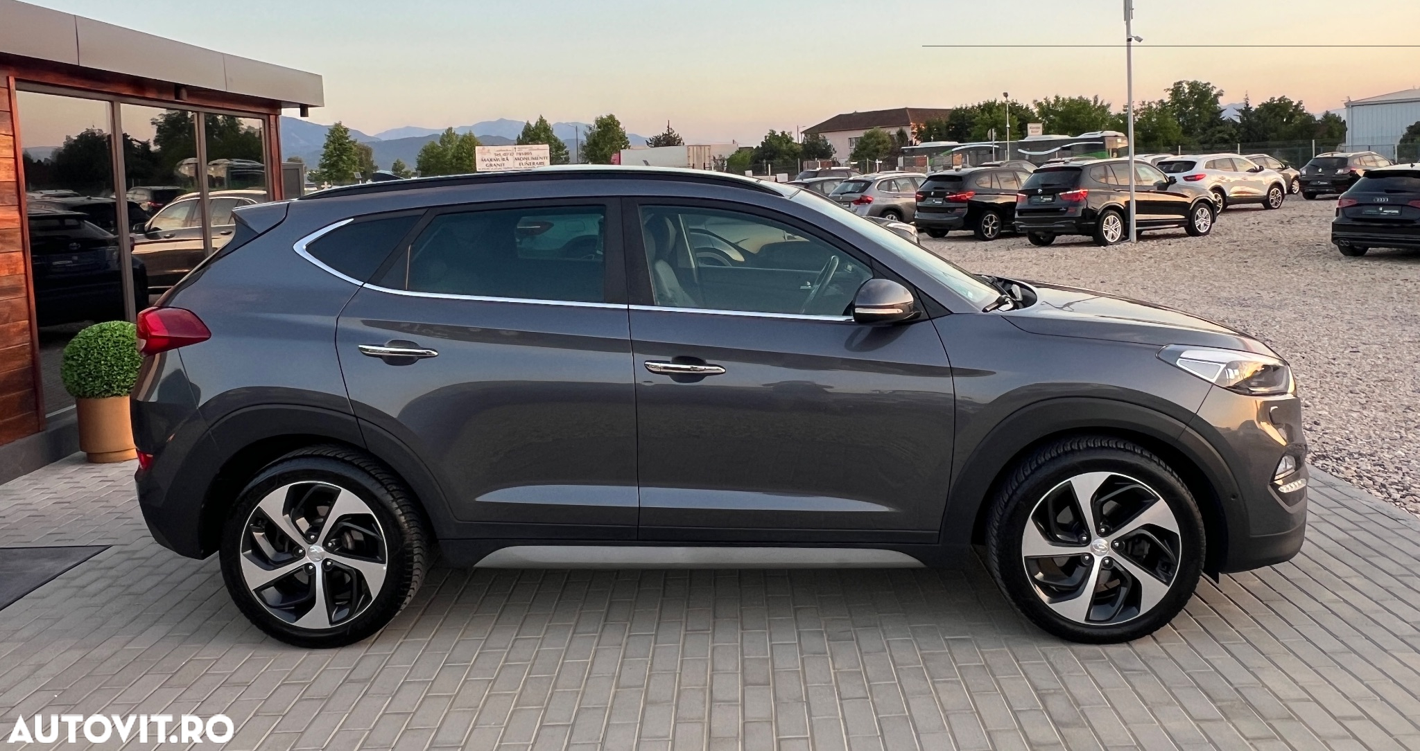 Hyundai Tucson 2.0 CRDI 4WD Automatik Premium - 11