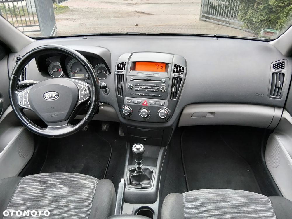 Kia Ceed - 14