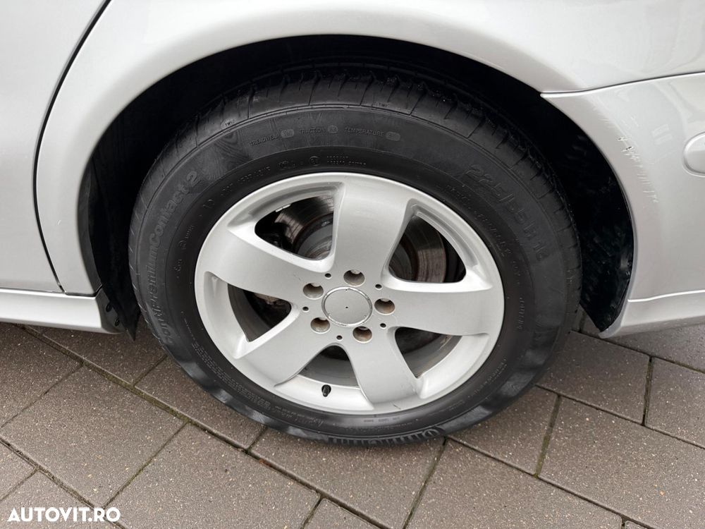 Mercedes-Benz E 240 4Matic Avantgarde - 23