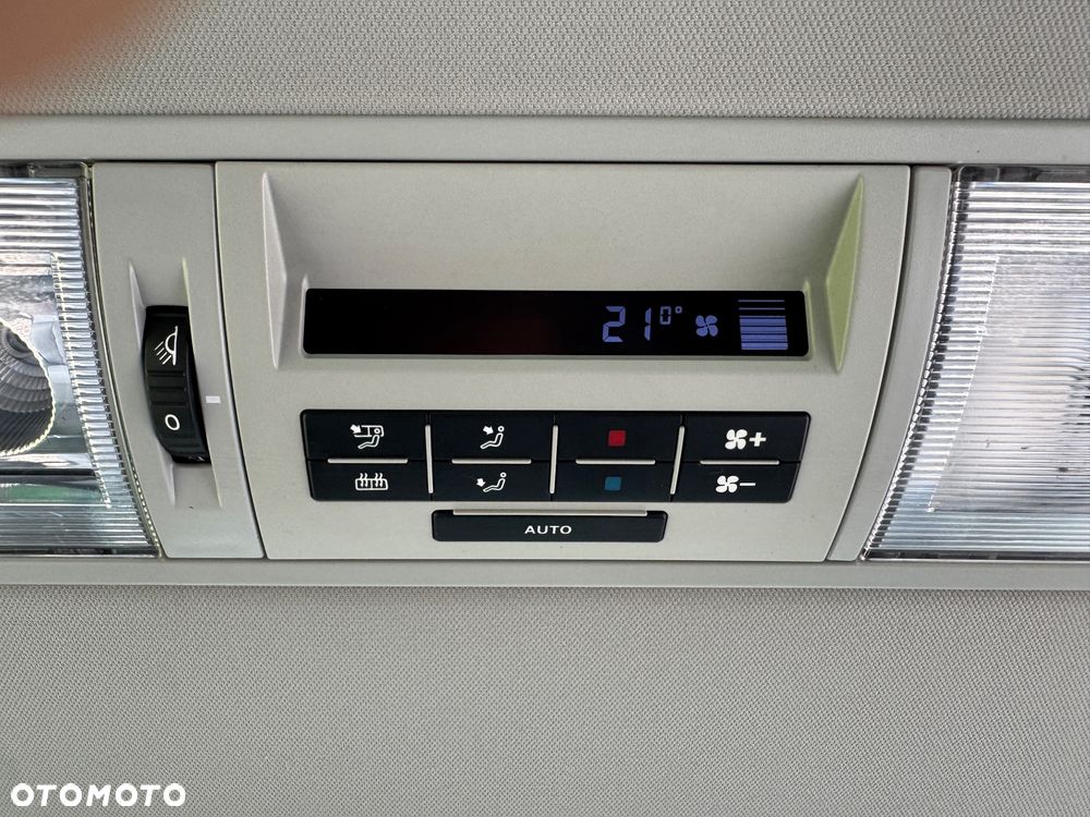 Volkswagen Multivan - 21