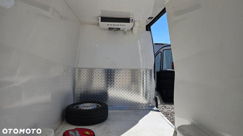 Iveco 35.140 BENZYNA + GAZ CNG CHŁODNIA - 17