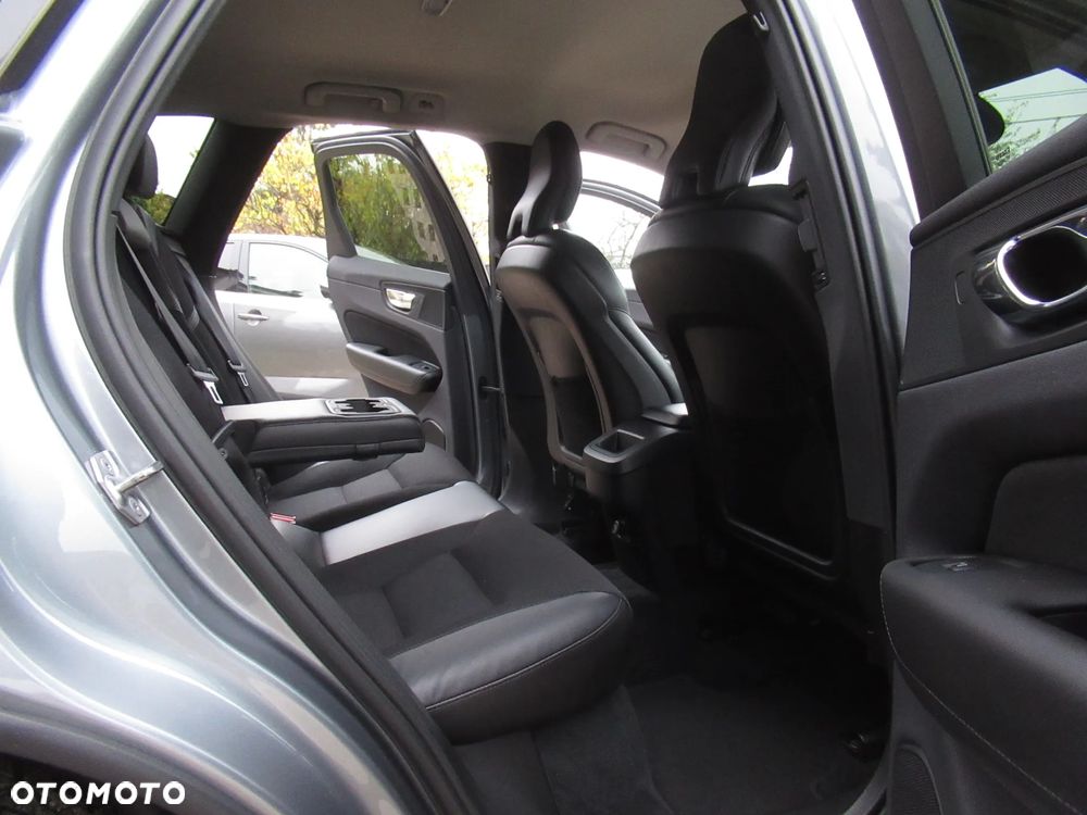 Volvo XC 60 T4 Momentum Pro - 8