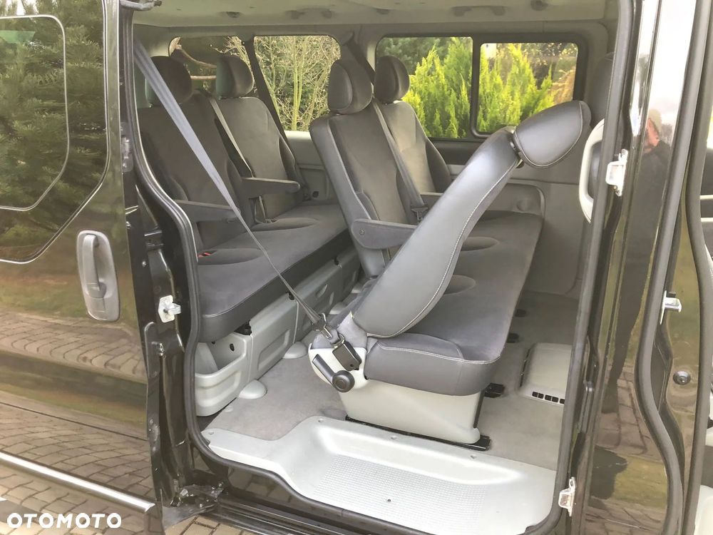 Renault Trafic Grand Passenger Black Edition - 13