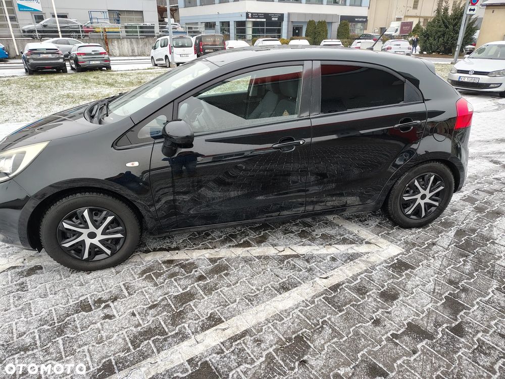 Kia Rio - 8