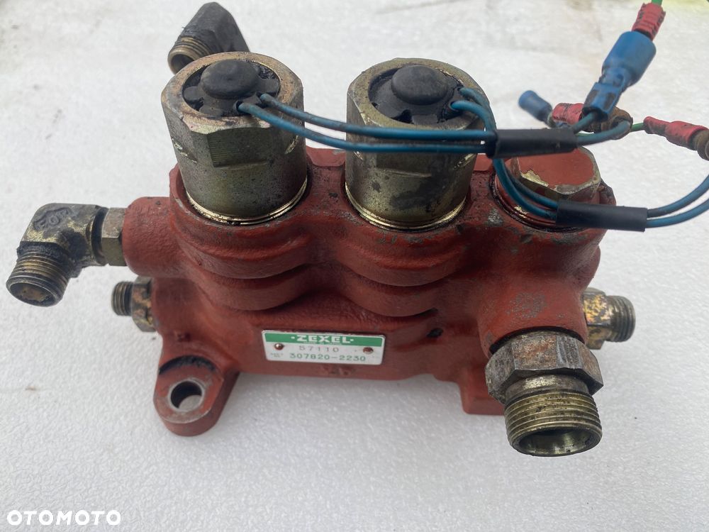 RC101-61250 ZAWÓR hydrauliczny KUBOTA KX 91-2,KX121-2,KX161-2,KX61-2 - 3