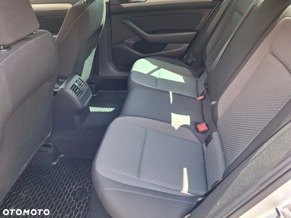 Volkswagen Passat 2.0 TDI EVO Business - 23