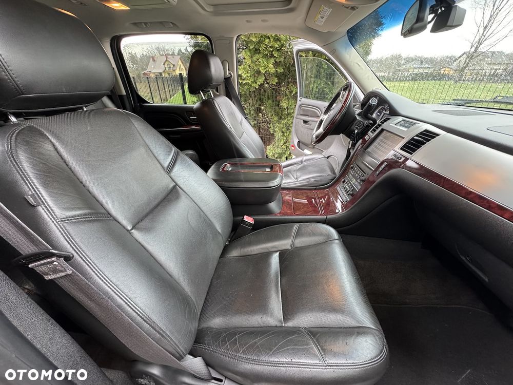 Cadillac Escalade - 11