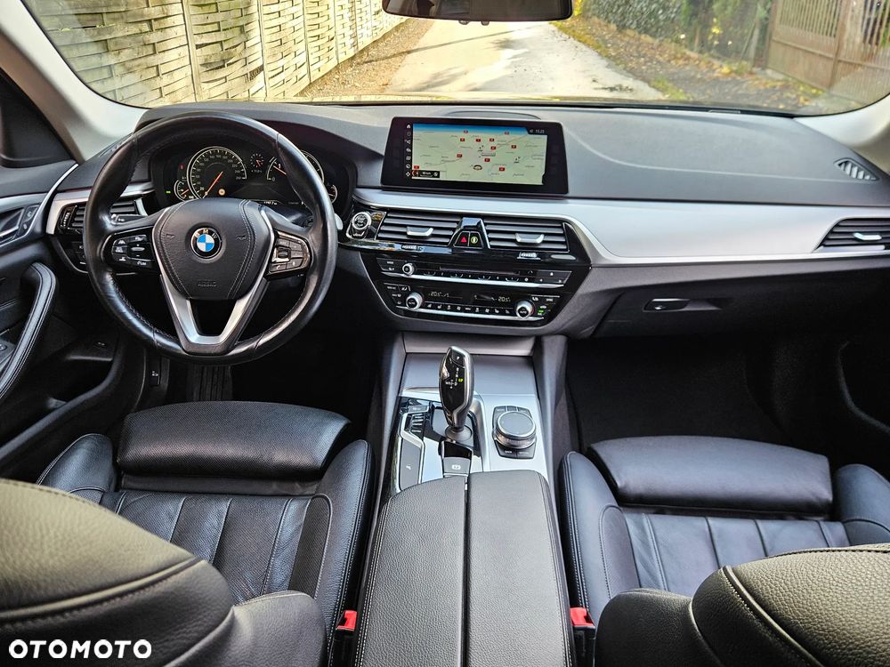 BMW Seria 5 520d xDrive - 11