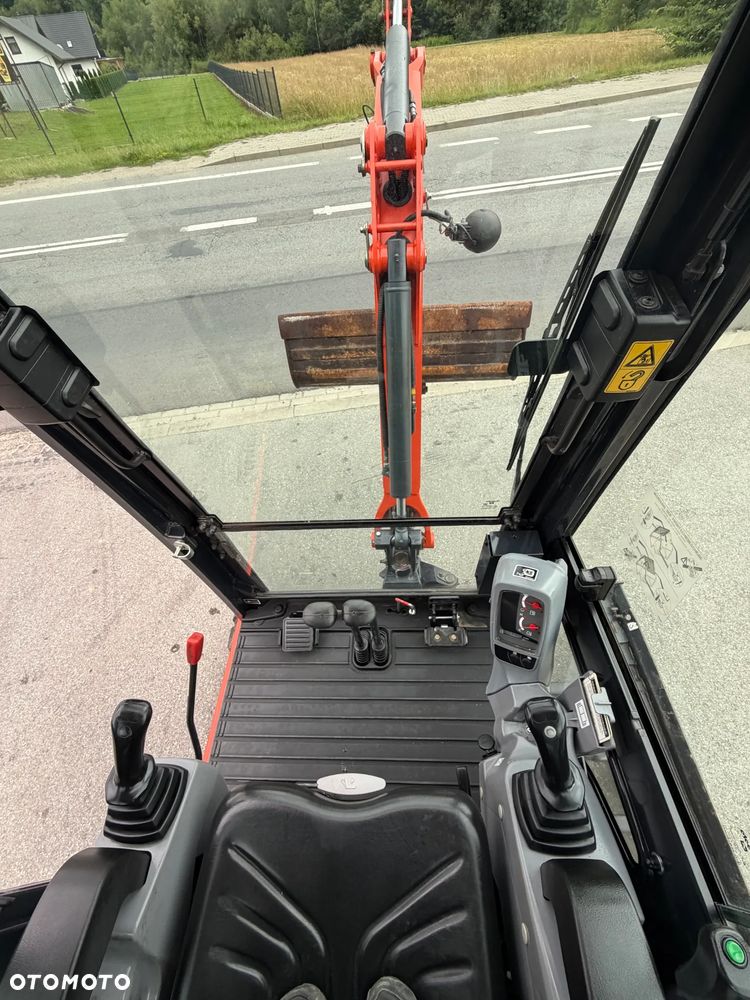 Kubota KX016-4 Koparka Gąsienicowa 2 tony. DEKRA aktualna do 2026r. 3 łyżki.+ pług fabryczny do równania kruszywa lub odśnieżania. Szybkozłącze Hydrauliczne. zmiana łyżek bez wychodzenia z kabiny! Rozsuwane Hydr. podwozie! Sprowadzona z Gospodarstwa Norweskiego! Zero luzów i wycieków. Maszyna jak Nowa z Salonu! 2020 rok. 1000 mtg! Pełna Dokumentacja. Gąsienice bez zużycia! Łyżka Skarpowa+ 2 kopiące. szybka wolna jazda. Ani deka luzów i wycieków. OKAZJA  Dodatkowe sekcje Hydr. Po serwisach kolejny za 400 mtg! - 37