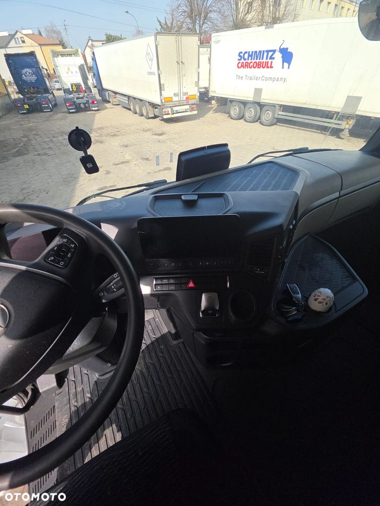 Mercedes-Benz 1845 - 25