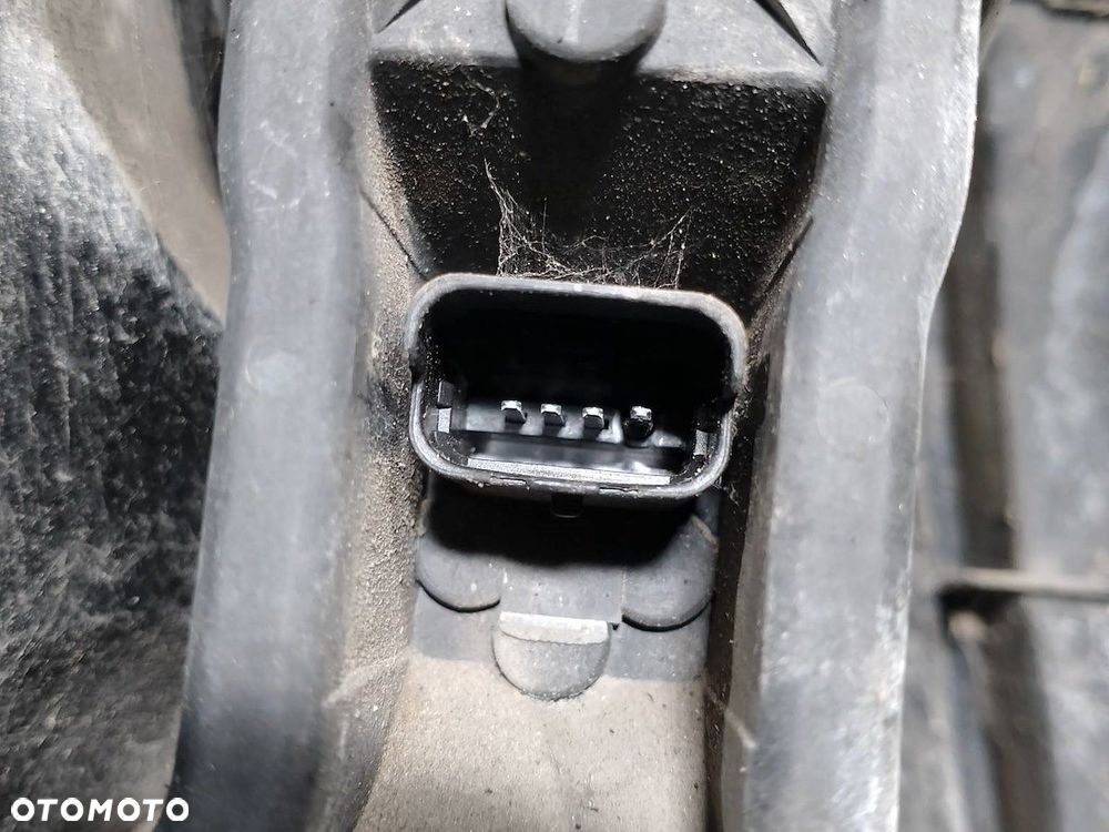 LAMPA TYLNA PRAWA NISSAN PRIMERA P12 ( 03-07 ) KOMBI - 2