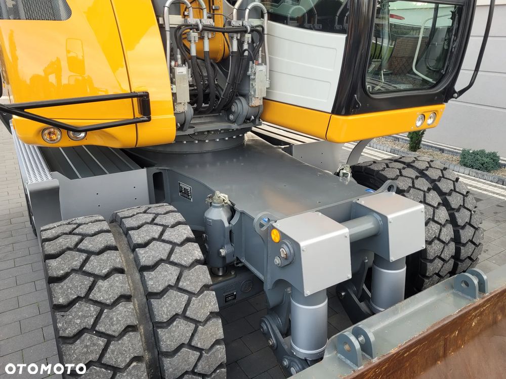 Liebherr A918 /  jak NOWA / 2018rok / 6500h / - 12