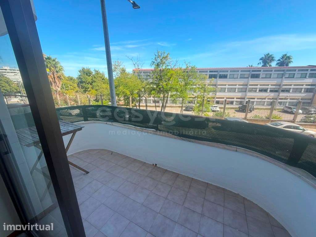 T3 com 120 m² | Varanda | Vista Desafogada | Centro de Almada - Grande imagem: 2/22