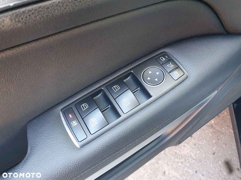 Mercedes-Benz Klasa E 250 BlueEFFICIENCY 7G-TRONIC Avantgarde - 21