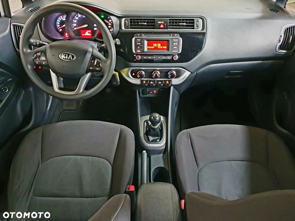 Kia Rio 1.2 L - 12