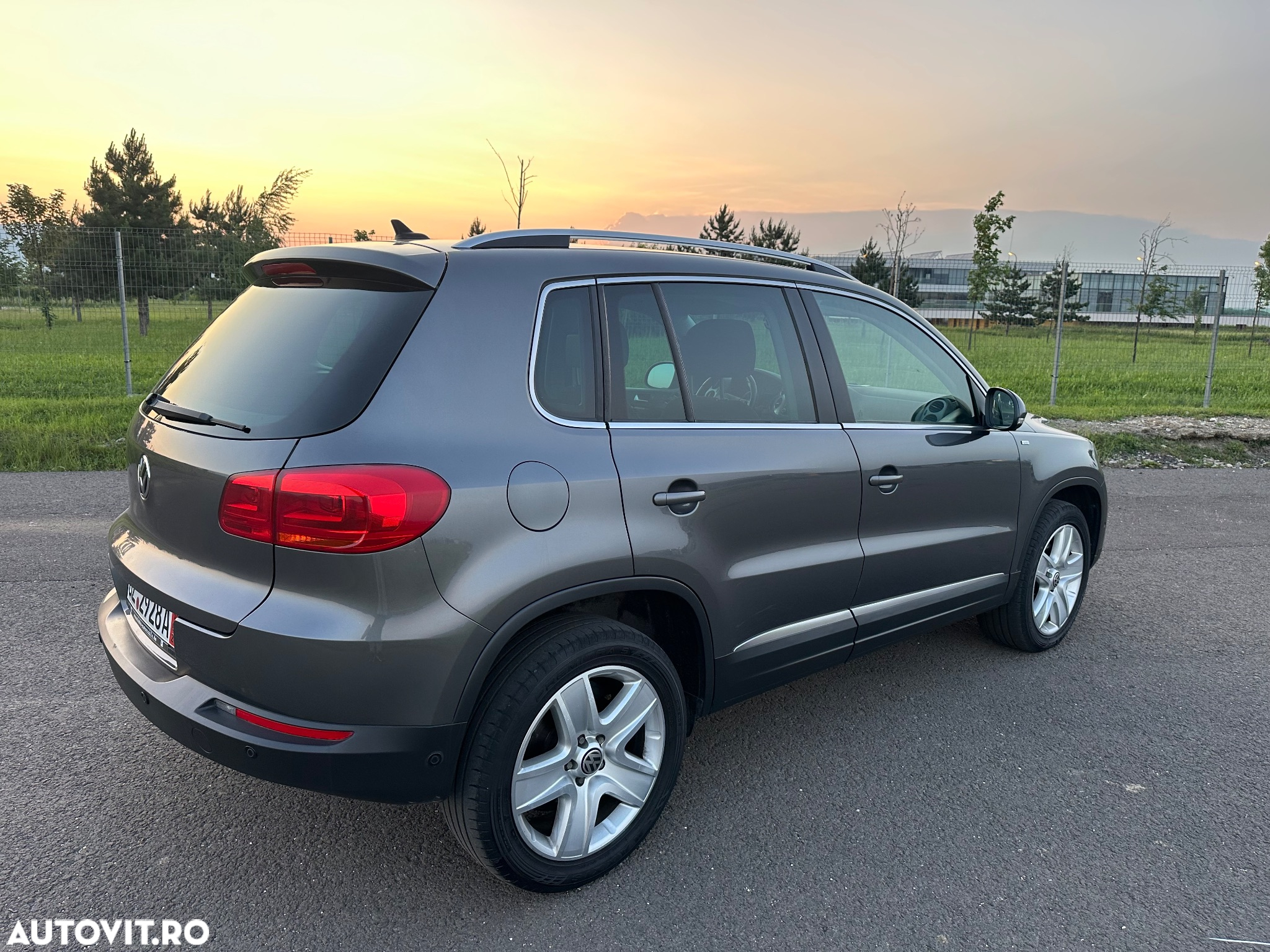 Volkswagen Tiguan 2.0 TDI DPF 4Motion DSG Cup Sport & Style - 4