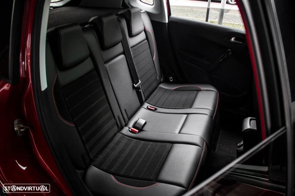 Peugeot 2008 1.2 PureTech GT Line EAT6 - 33