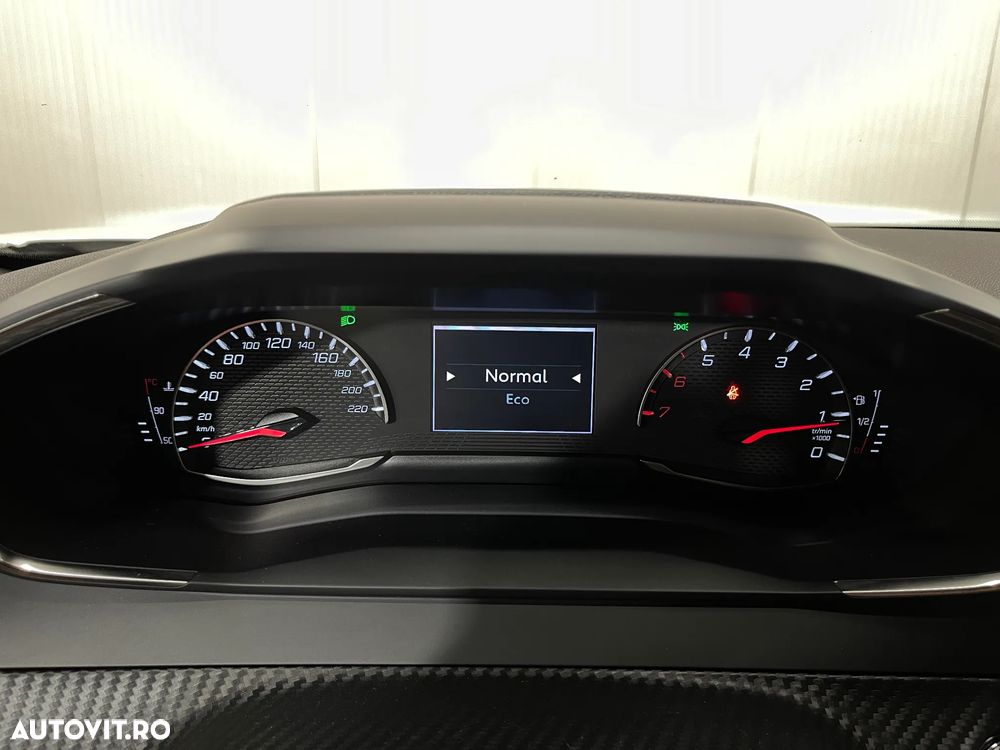 Peugeot 2008 1.2 L PureTech STT Allure - 30