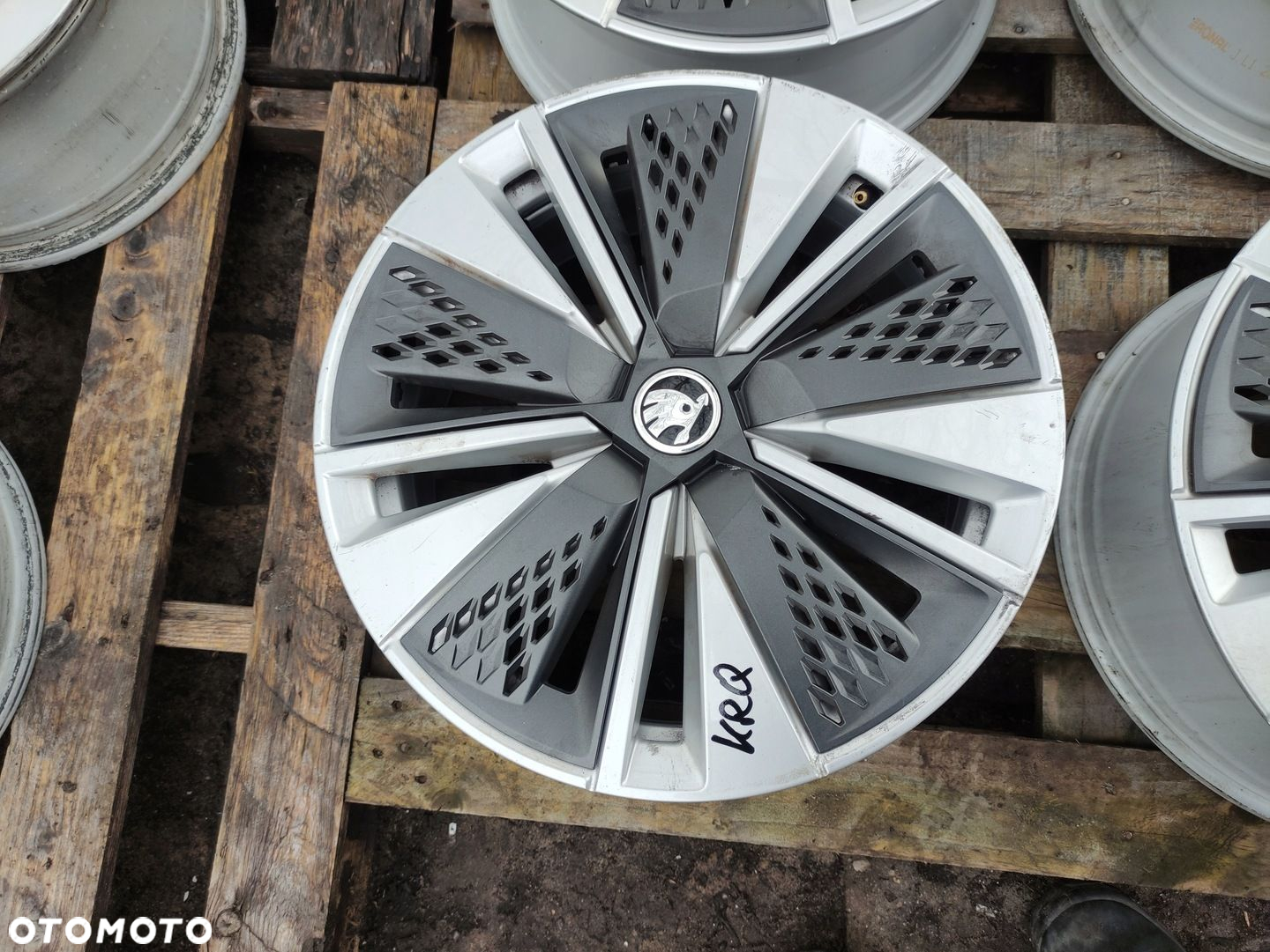 SKODA KAROQ FELGI ALUMINIOWE 17 5x112 ET45 R17 17" 57A601025AA - 11