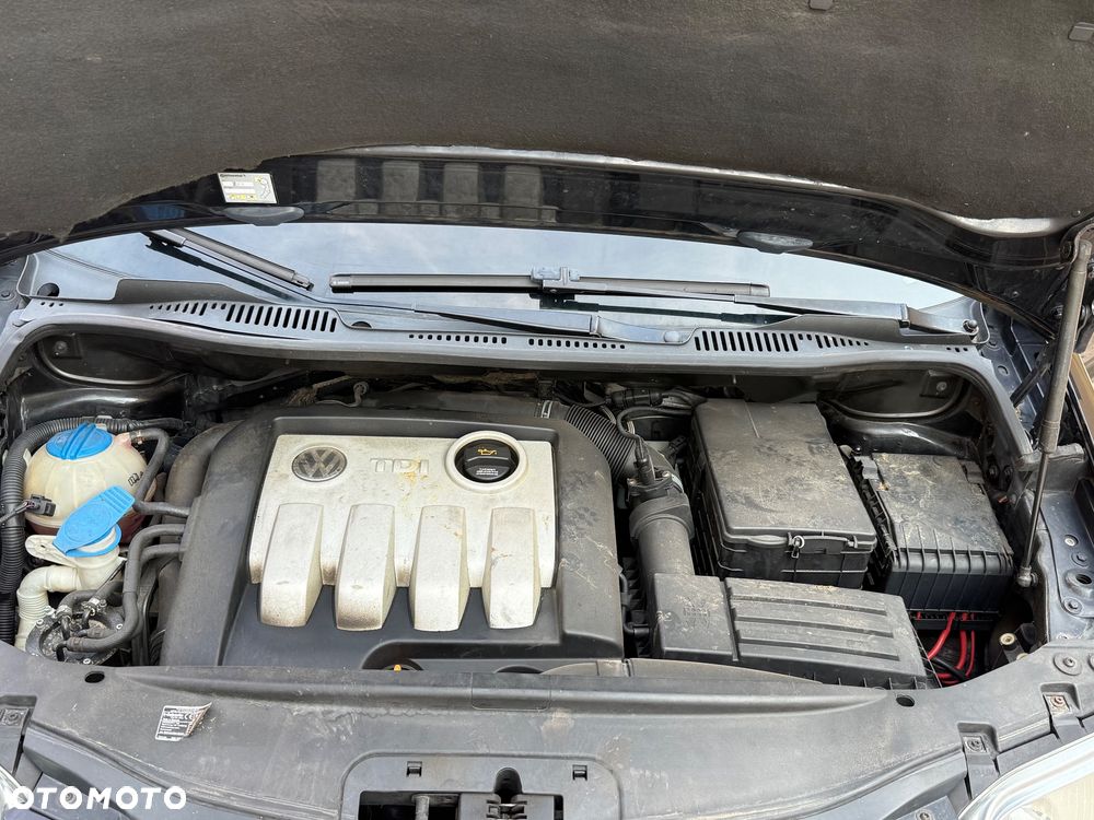 Volkswagen Touran 1.9 TDI Conceptline - 9