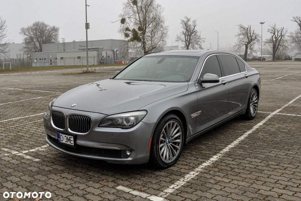 BMW Seria 7 750Li - 1