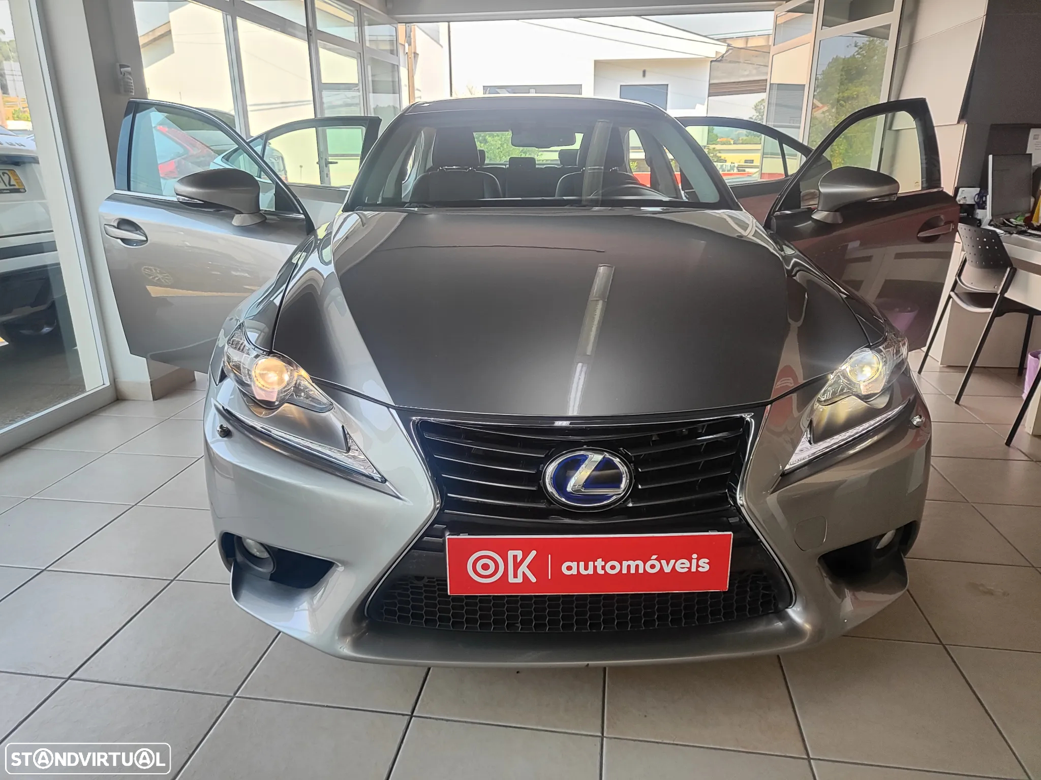 Lexus IS 300H Executive+ - 21