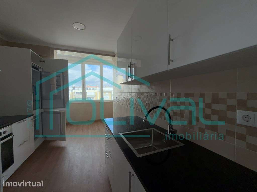 Apartamento T2 Renovado 5 minutos da Estação dos Comboios - Grande imagem: 4/25